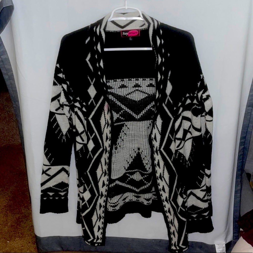 Woman’s Aztec Black/White Cardigan